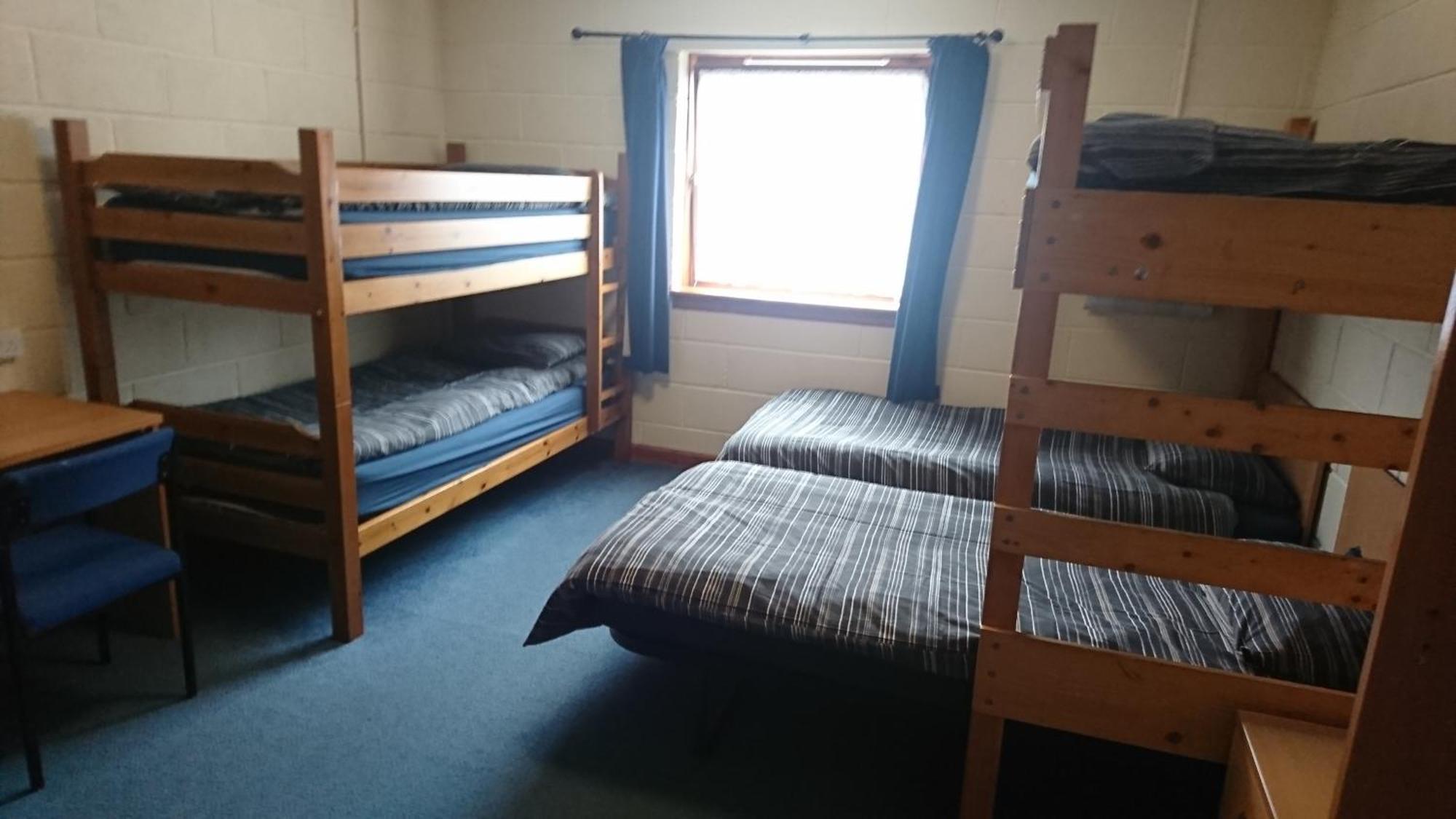 Fsc Dale Fort Hostel Rum bild